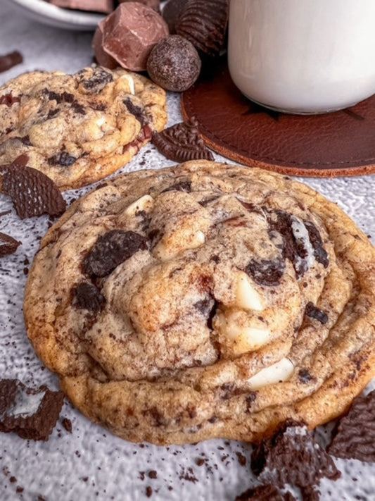 Curious Bites White Choco Chip Oreo Cookie/ Gourmet Luxury Treats
