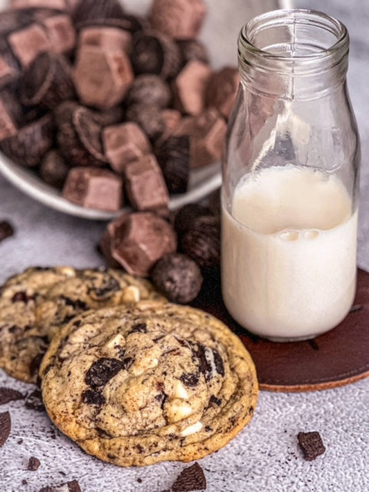 Curious Bites White Choco Chip Oreo Cookie/ Gourmet Luxury Treats